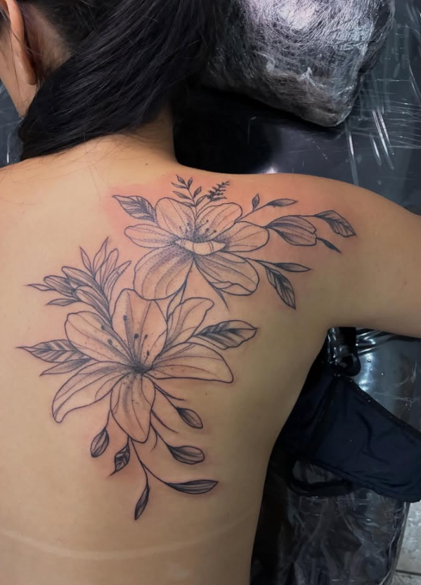 Flores nas costas — fine line