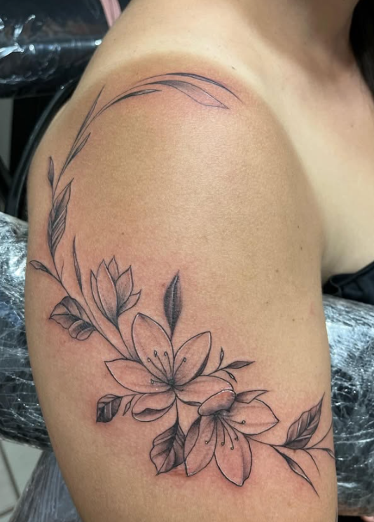 Flores no ombro — fine line