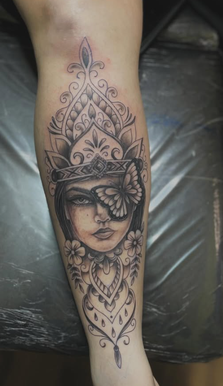 Rosto com mandala — blackwork